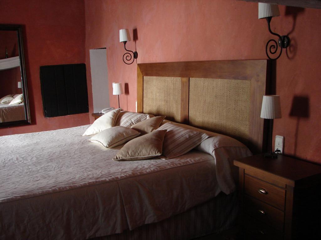 Hotel Casa Escobar & Jerez Valencia de Alcantara Ruang foto