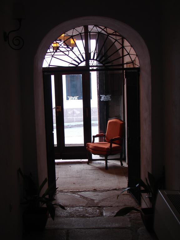 Hotel Casa Escobar & Jerez Valencia de Alcantara Bagian luar foto